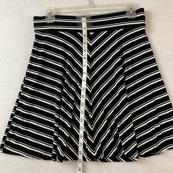 Loft Skirt Womens Small Petite SP Black White Stripe Knit Skater Flare Casual - Picture 2 of 9